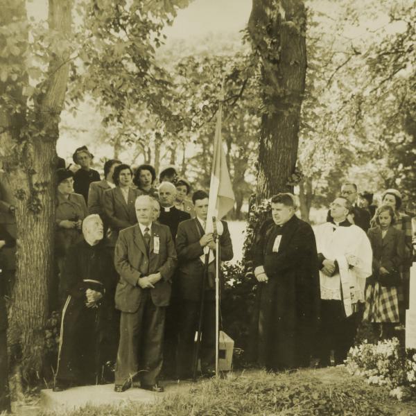 1952 – Unveiling the Statue of the Assumption